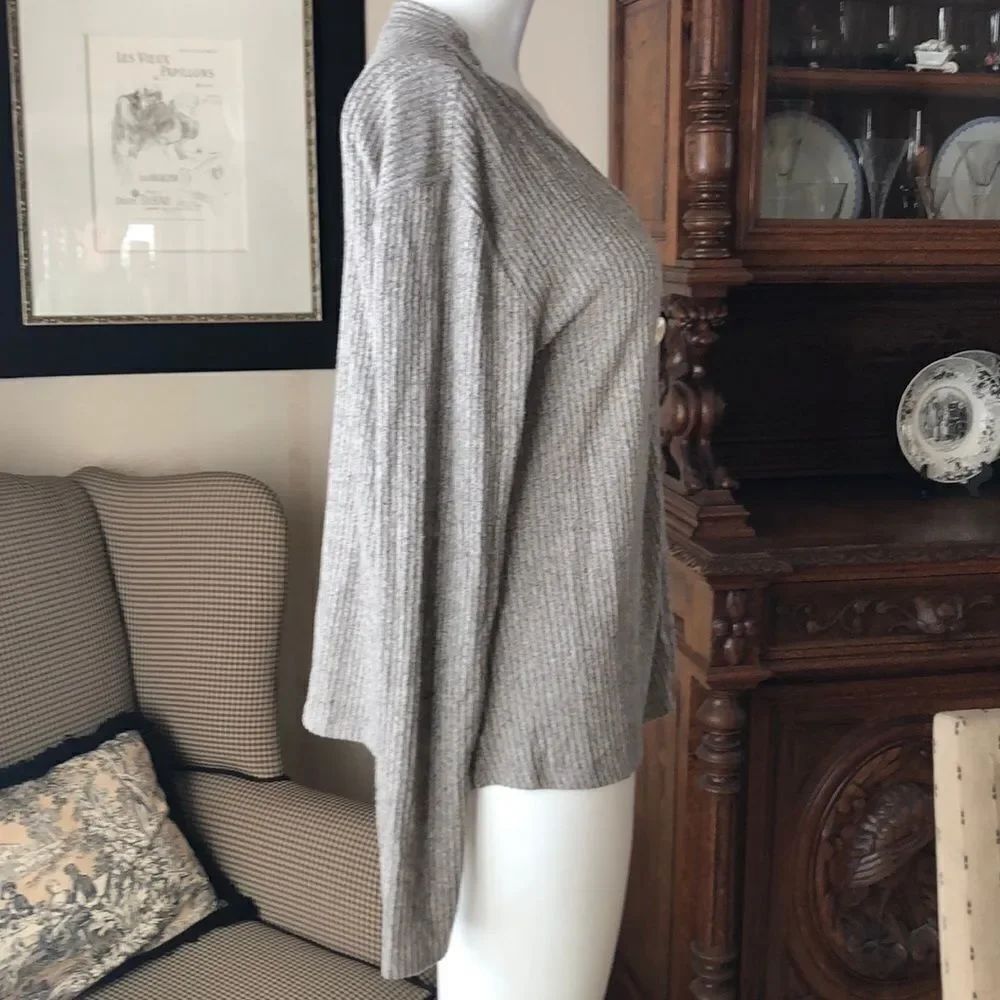 Socialite Button Front Ribbed Top Size Extra Small - Picture 6 of 11